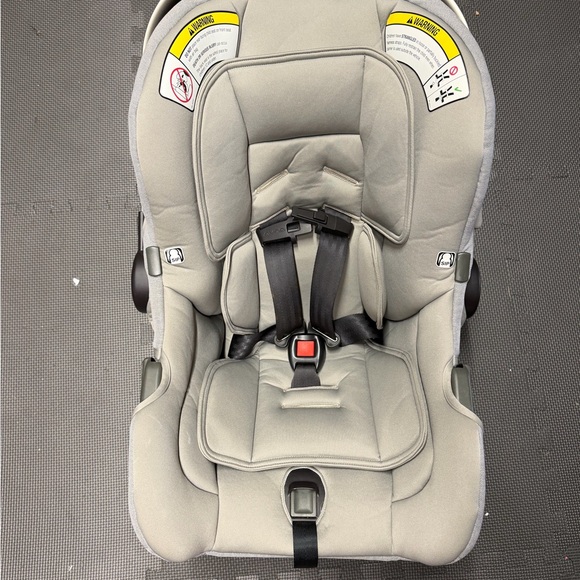 Nuna Other - Deluxe Gray Infant Car Seat Nuna Pipa Gray With infant insert